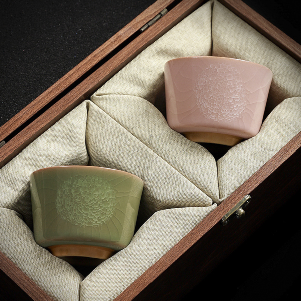 Elegant Handcrafted Celadon Ice-Crack Kung Fu Tea Cup